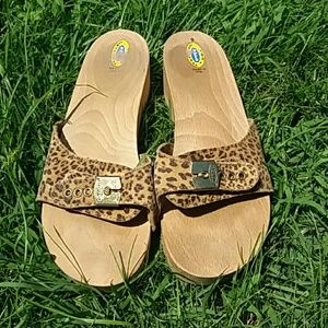 LAST CHANCE Dr Scholls Size 9 leopard-print mules
